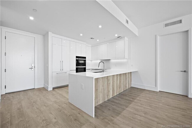 Photo - 220 Lake Shore Dr Unidad 1413