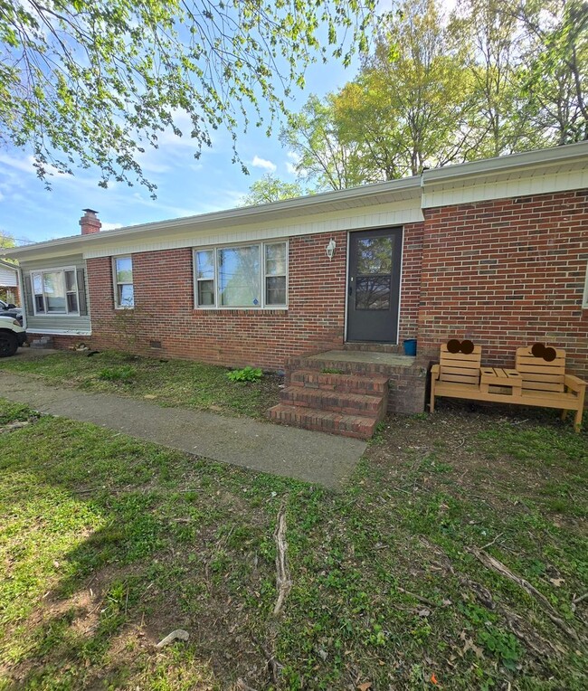 3 Bedroom 2 Bath located in Oxford - 3 Bedroom 2 Bath located in Oxford House