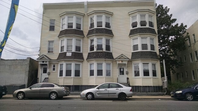 Building Photo - 651 S 13th St Unit 1