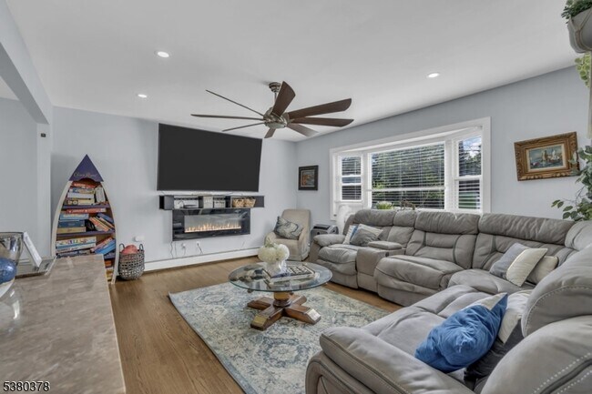 Photo - 408 Canistear Rd House