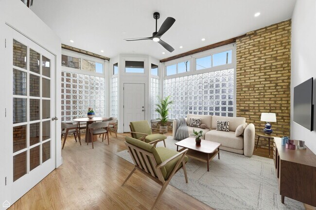 Building Photo - 947 N Kedzie Ave Unit 1