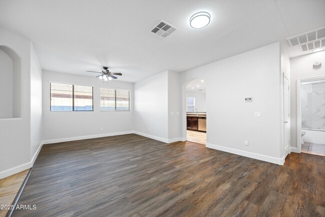 Photo - 10805 W Woodland Ave