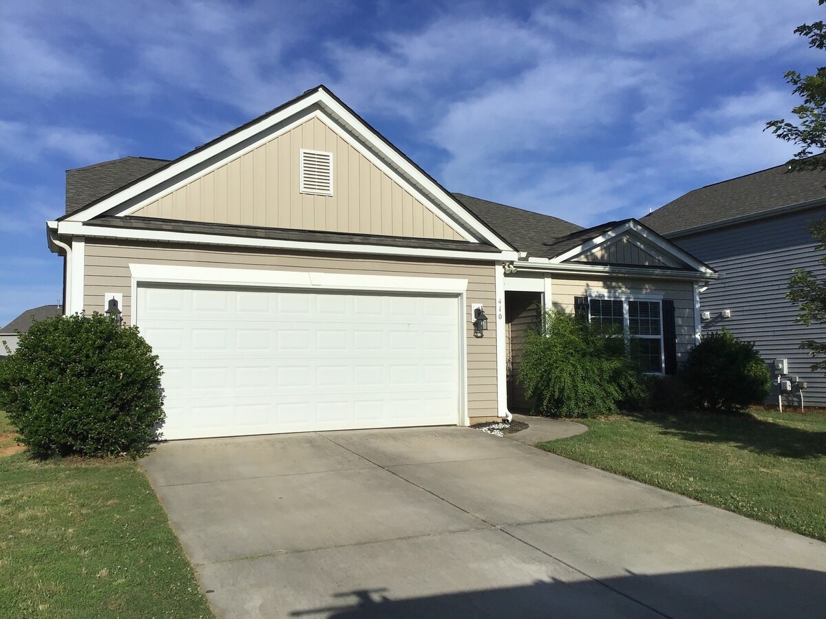 Photo - 410 Lind Point Ln