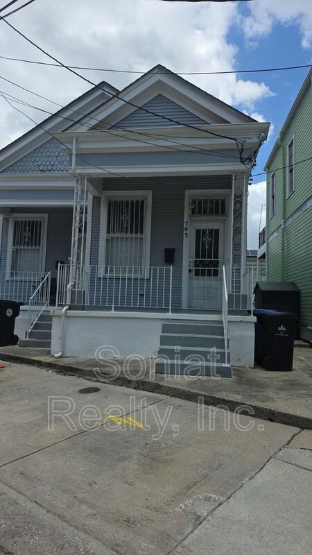 Photo - 705 Felicity St
