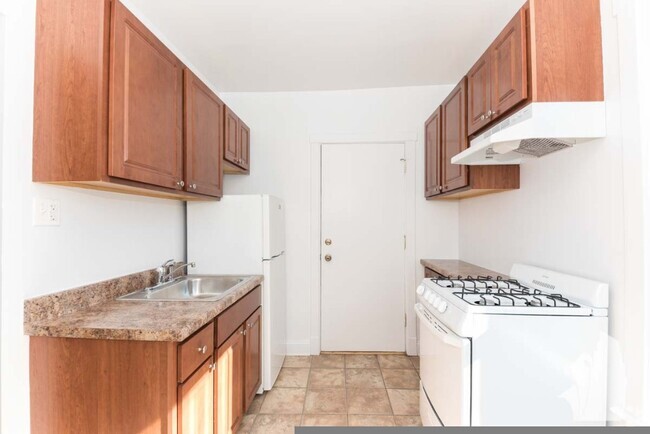 Building Photo - 2615 N Spaulding Ave Unit 2617-3S Rental