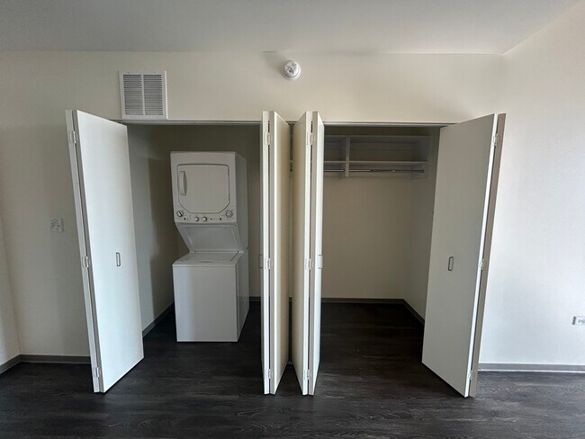 Photo - 1877 N Milwaukee Ave