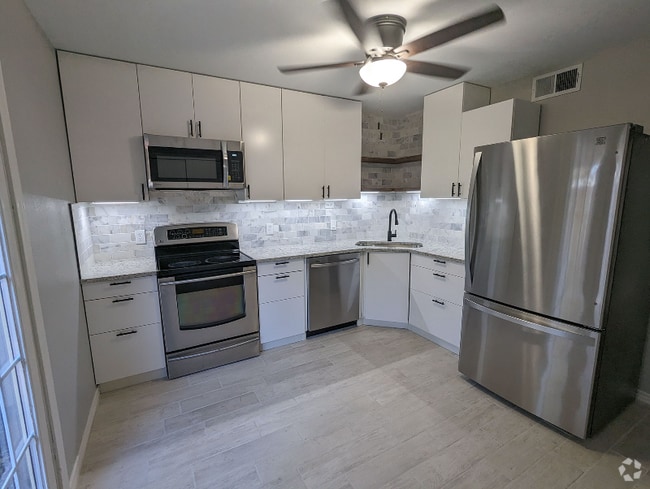 Building Photo - 114 Scofield Ave Rental