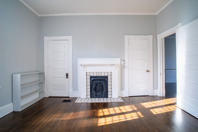 Photo - 758 Lake Ave NE