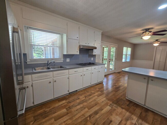 Photo - 3 Bd/2 Bath Ranch Home - Newly Renovated in the Heart of Broadway- Minutes from Downtown Sanford