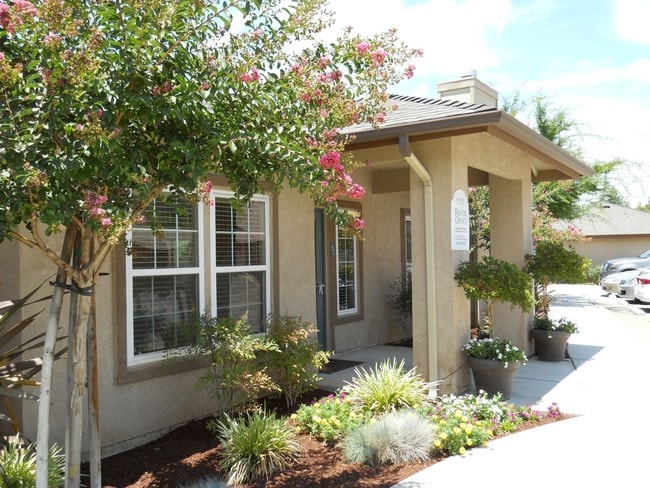 Leasing Office - Oak Park Apartments