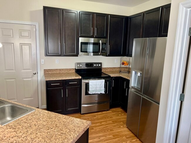 Kitchen - 105 Shire Dr