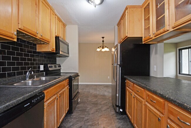 Photo - Spacious 3-Bed 1-Bath Condo For Rent in Eagan! Unit 204