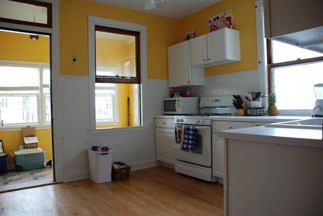 Building Photo - 3442 N Leavitt St Unit 1
