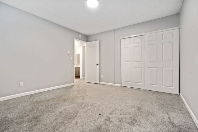 Building Photo - Timber Terrace 2x1 unit with 1st month free!!