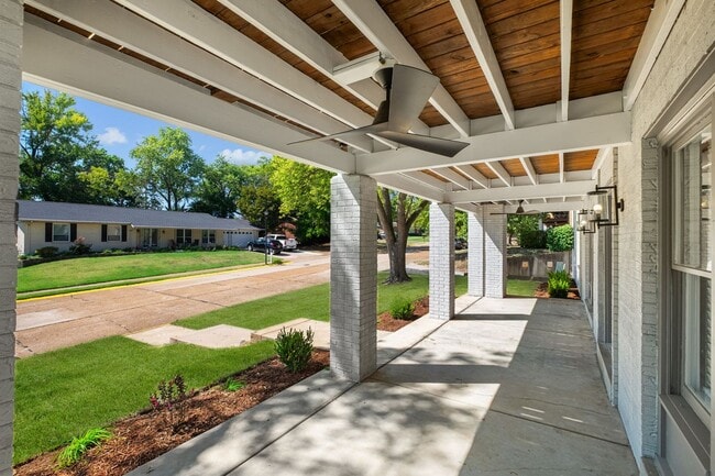 Photo - 621 Broadmoor Dr