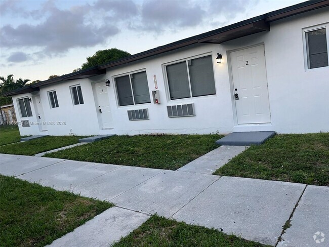 Building Photo - 1951 NW 31st St Unit 2 Rental