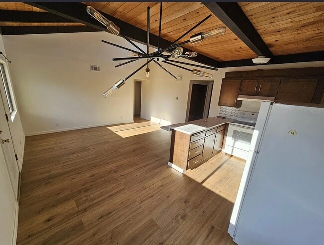 Building Photo - Casa Del Mar Condominiums