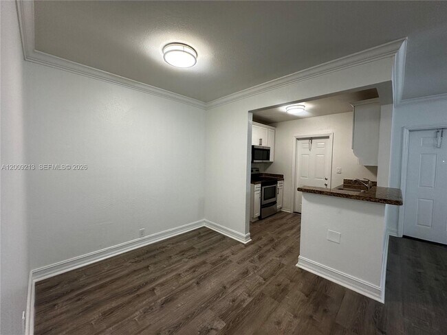 Photo - 1400 NE 56th St Unidad 103