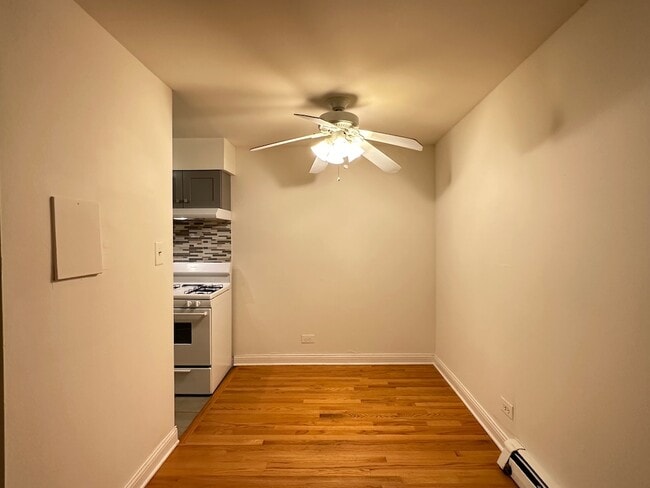 Photo - 3732 N Pine Grove Ave Unit A01W