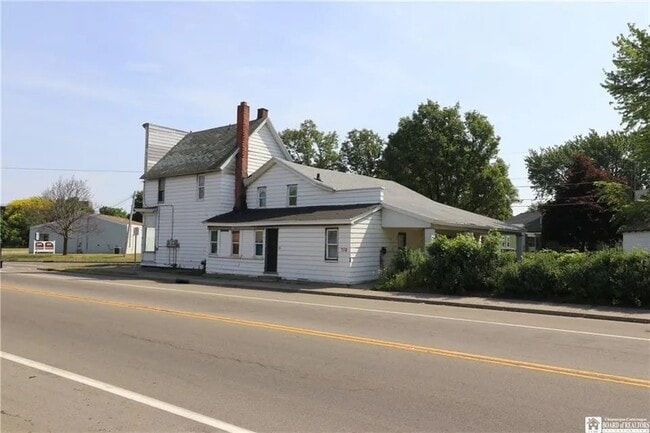Building Photo - 506 Main St