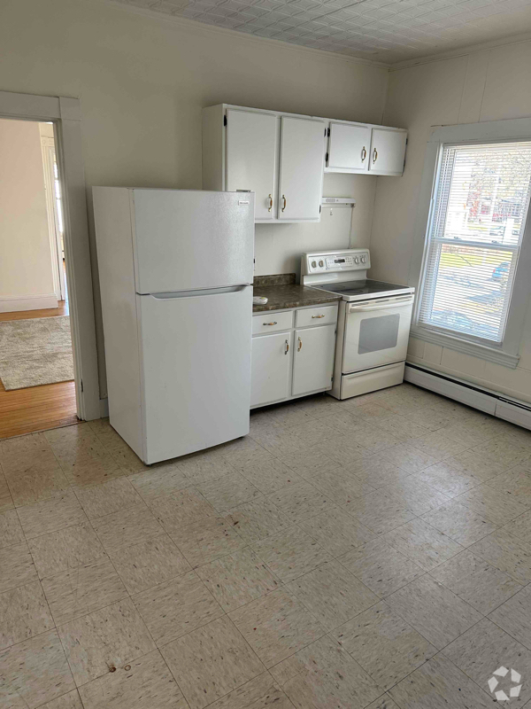 Building Photo - 8 Arch Ave Unit 2 Rental