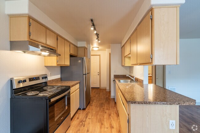 2BR, 2BA - 933SF - Kitchen