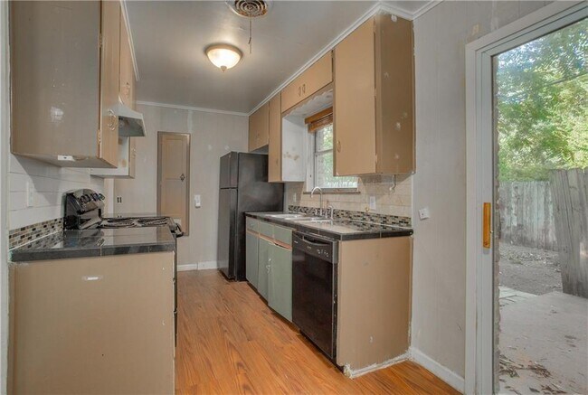 Photo - 1502 Braes Ridge Dr