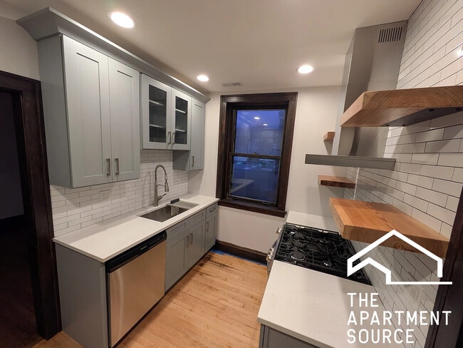 Photo - 2626 W Devon Ave Unit 201