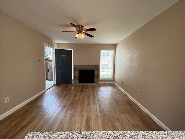 Building Photo - 3900 Woodchase Dr Unit 73 Rental