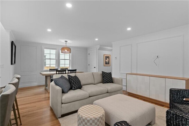 34 E Bowery St