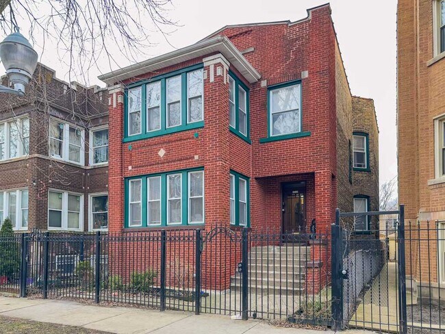 Photo - 4948 N Albany Ave Unidad FG Rental