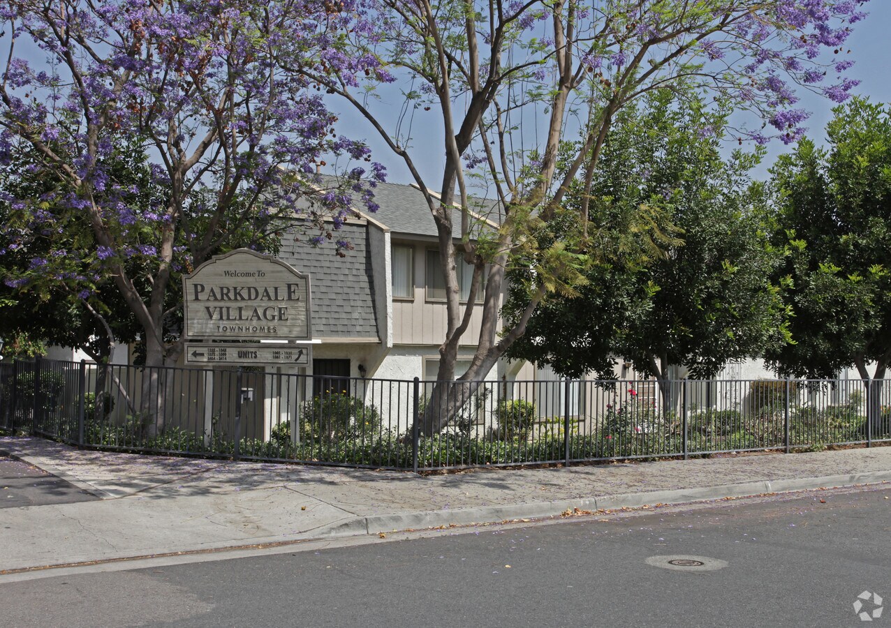 Photo - 1101-1137 Clark St