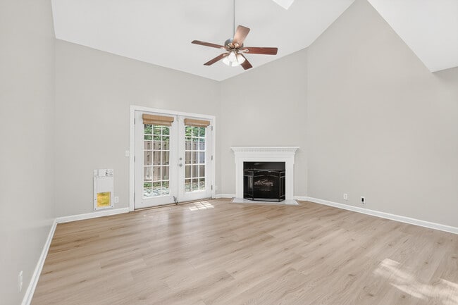 Photo - 440 English Ivy Dr