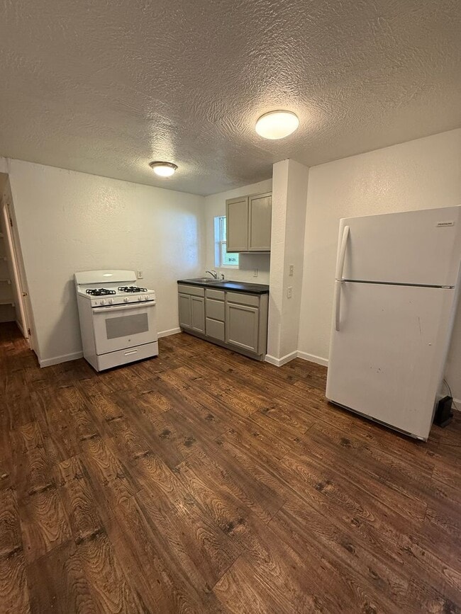 Photo - 2352 N Kellett Ave Unidad C