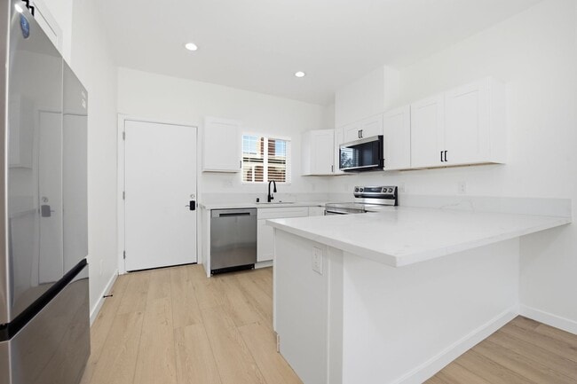 Photo - 6916 Eberhart St