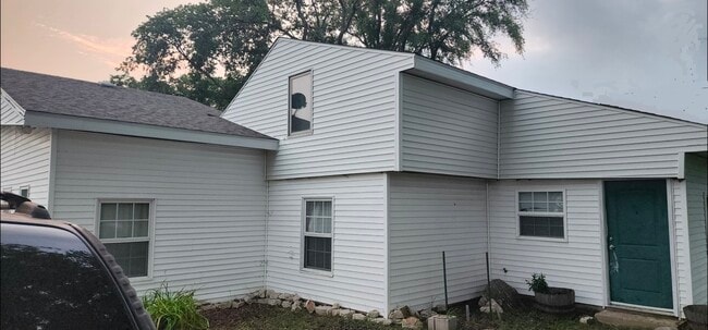 Photo - 905 N Somonauk Rd
