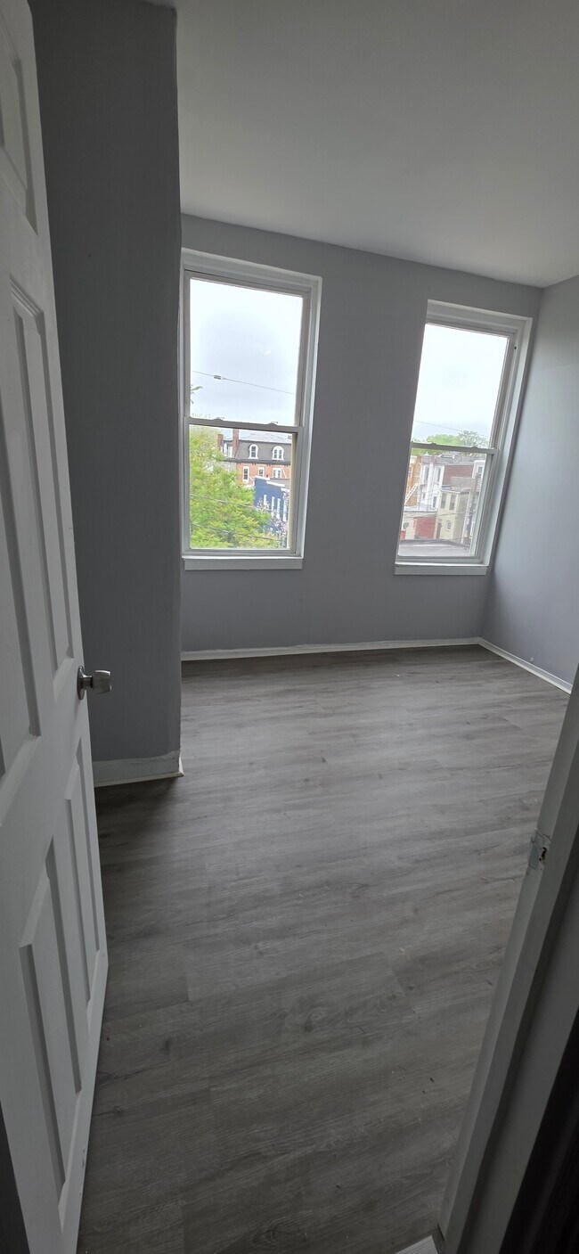 Photo - 2572 McCulloh St