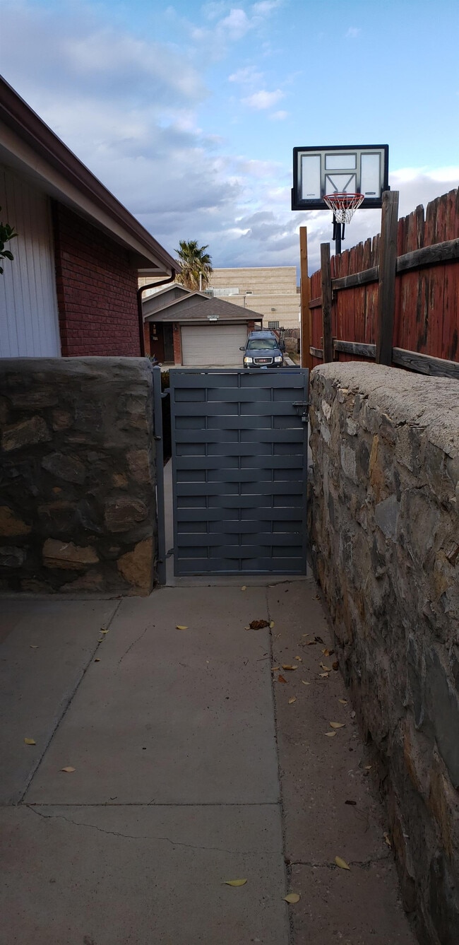 Photo - 11526 Tony Ponce Dr