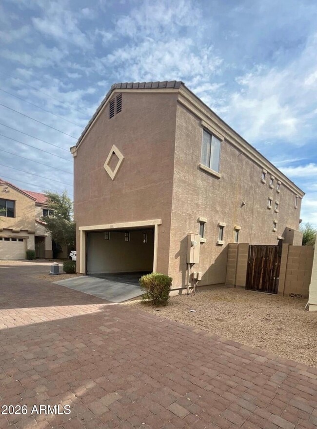1332 E Dunbar Dr