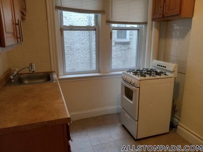 Building Photo - 11 Barrows St