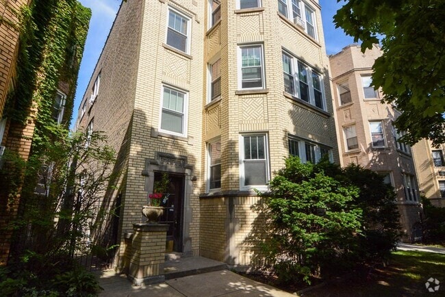 Building Photo - 5534 N Artesian Ave Rental