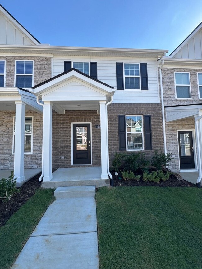 Building Photo - Special Incentive – Move in by 12/1 and re...