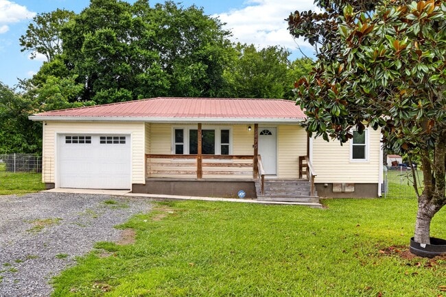 Building Photo - Pet Friendly House