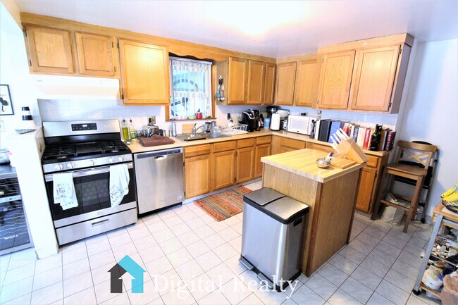Photo - 116 Massasoit St Unit 1