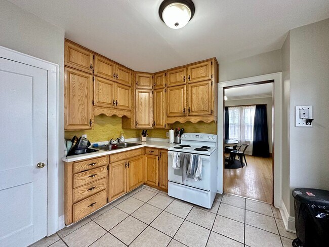 Photo - AVAILABLE NOW - 4 Bed, 2 Bath Chester Park... House