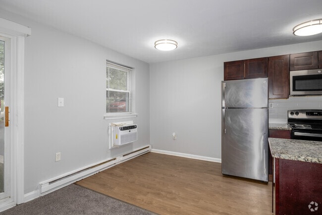 2BR, 1BA - 850SF - Dining Room - The Gardens at Willow Grove