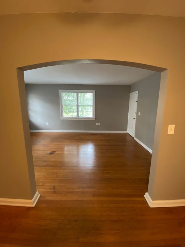 Photo - 1306 E Victory Dr Unit Apartment 4
