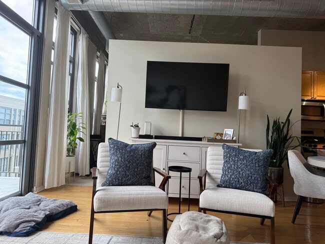 Photo - 900 N Kingsbury St Unidad 1117