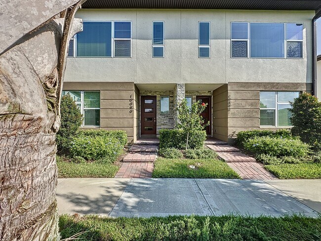 Photo - 10090 Sunnifa Aly