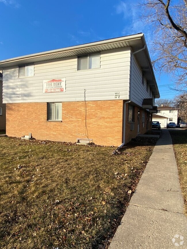 Building Photo - 5831 N 91st St Unit 5831 Rental